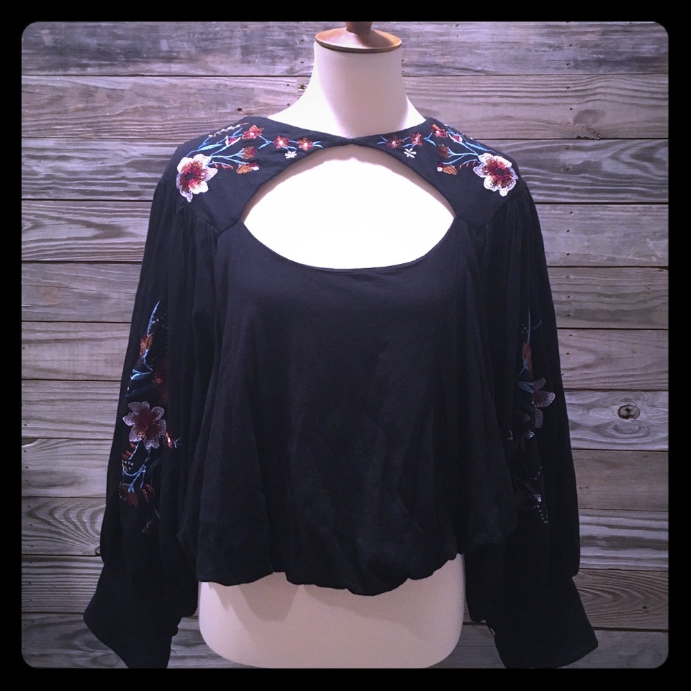 🌼 Free People Embroidered Top 🌼